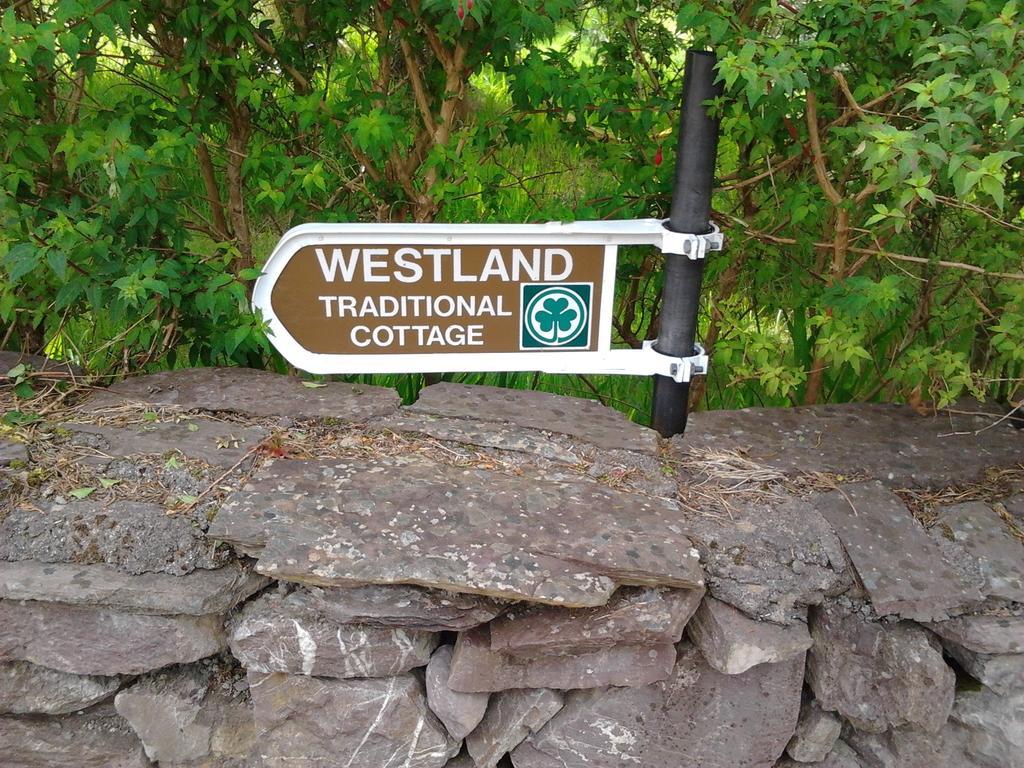 Westland Traditional Cottage Dated 1700'S Ardea الغرفة الصورة